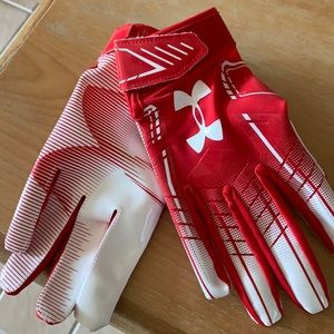 UnderArmour red/white youth large football gloves.